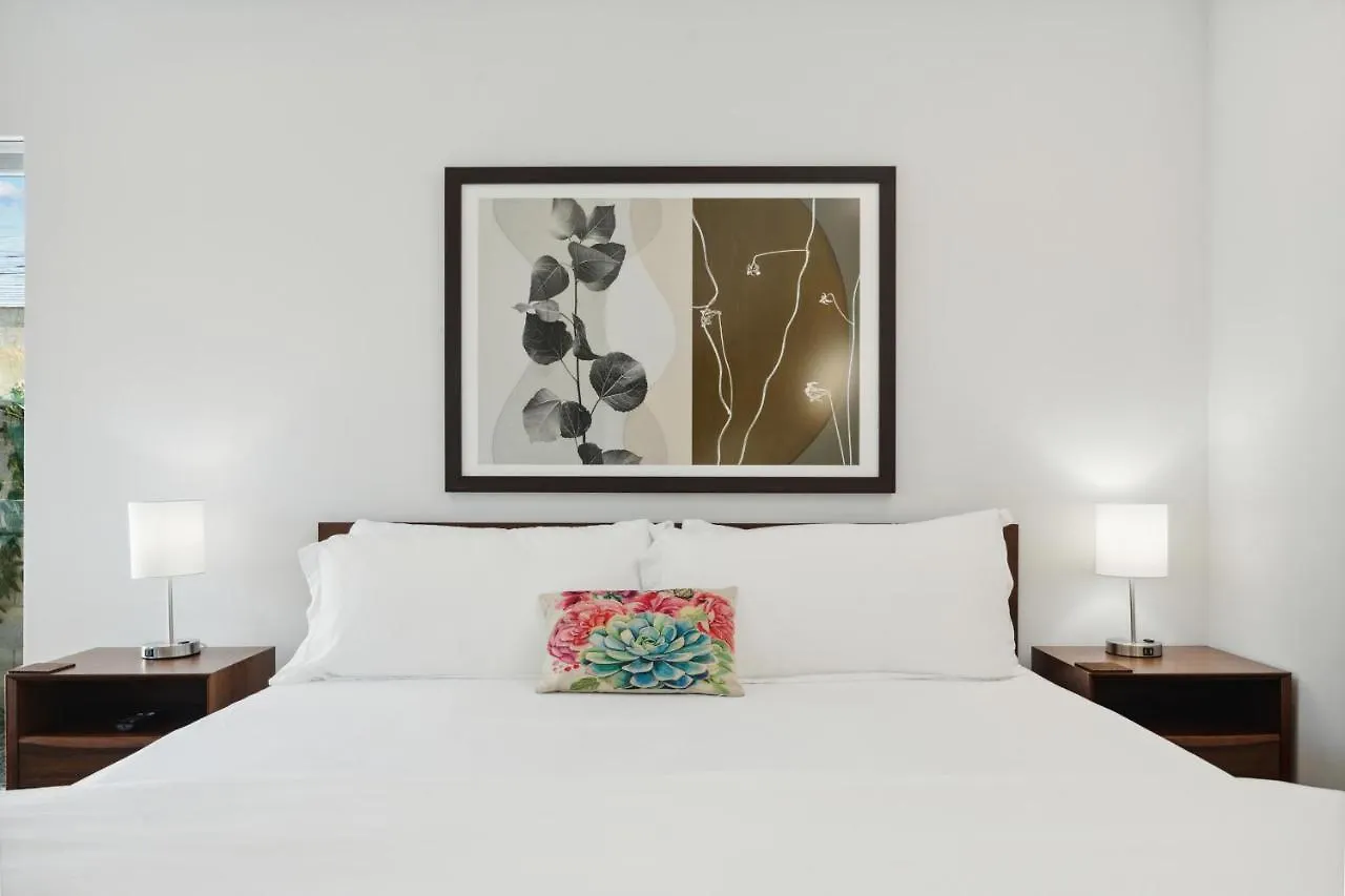 4 Square Studios Phoenix 0*,  United States
