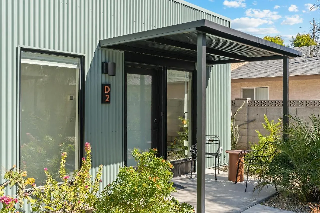 4 Square Studios Phoenix 0*,